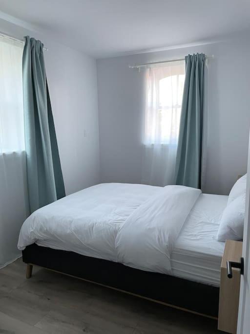 ברומונט 871 Shefford Suite 207 3Chambres מראה חיצוני תמונה